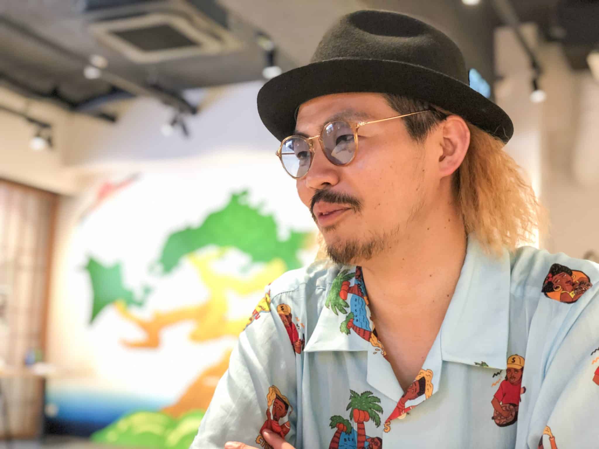 「周りに宣言することで人生は変えられる」知識ゼロからたった1年で『アロハシャツブランド』を立ち上げた男から学ぶ“仕事の極意”とは？ きーちさん 突撃インタビューvol.10