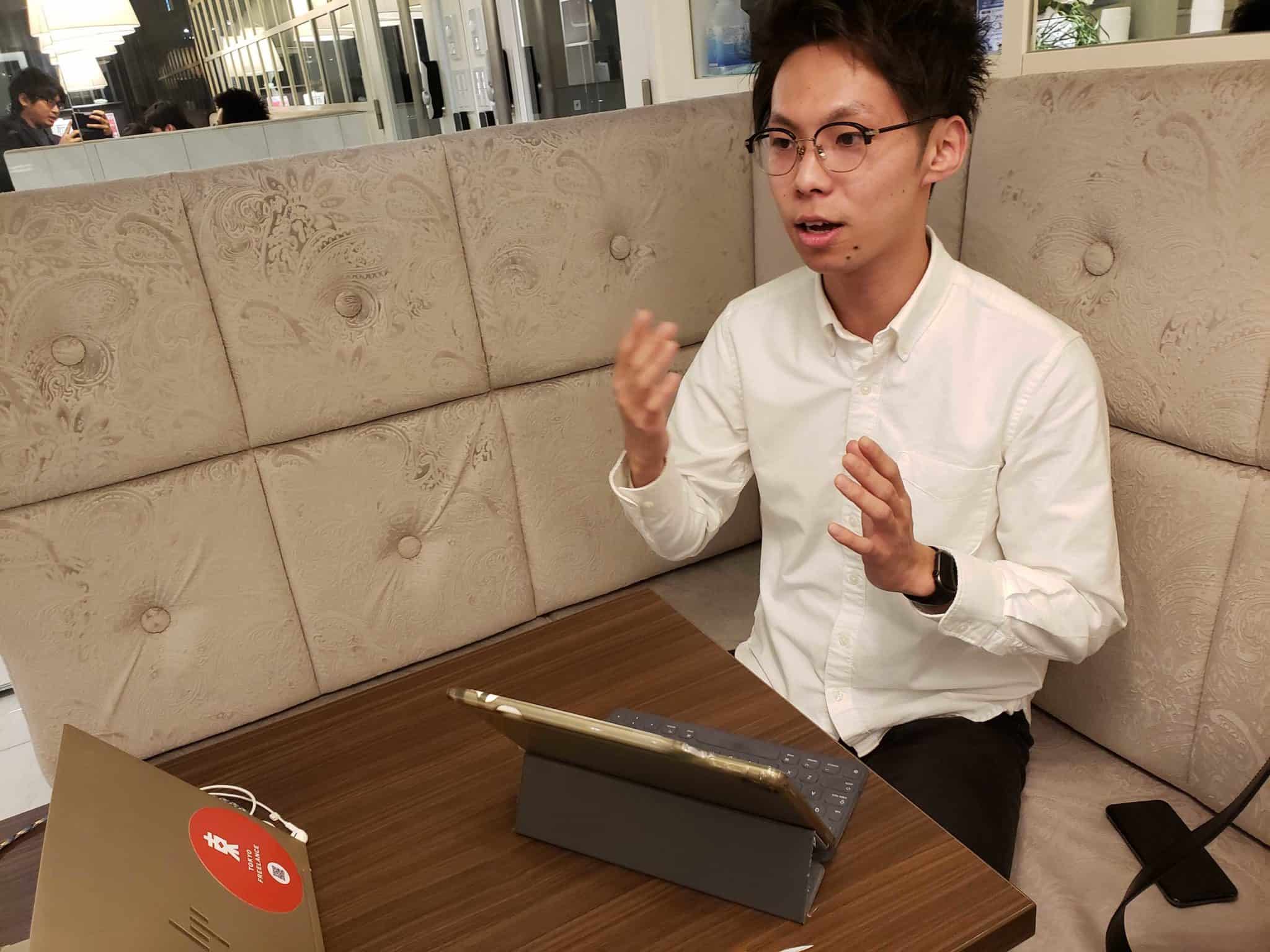 独立後“たった8ヶ月”で年収1,000万円を達成したフリーランスマーケターに「マーケティングで稼ぐ為の極意」を余すことなく聞いてきた。