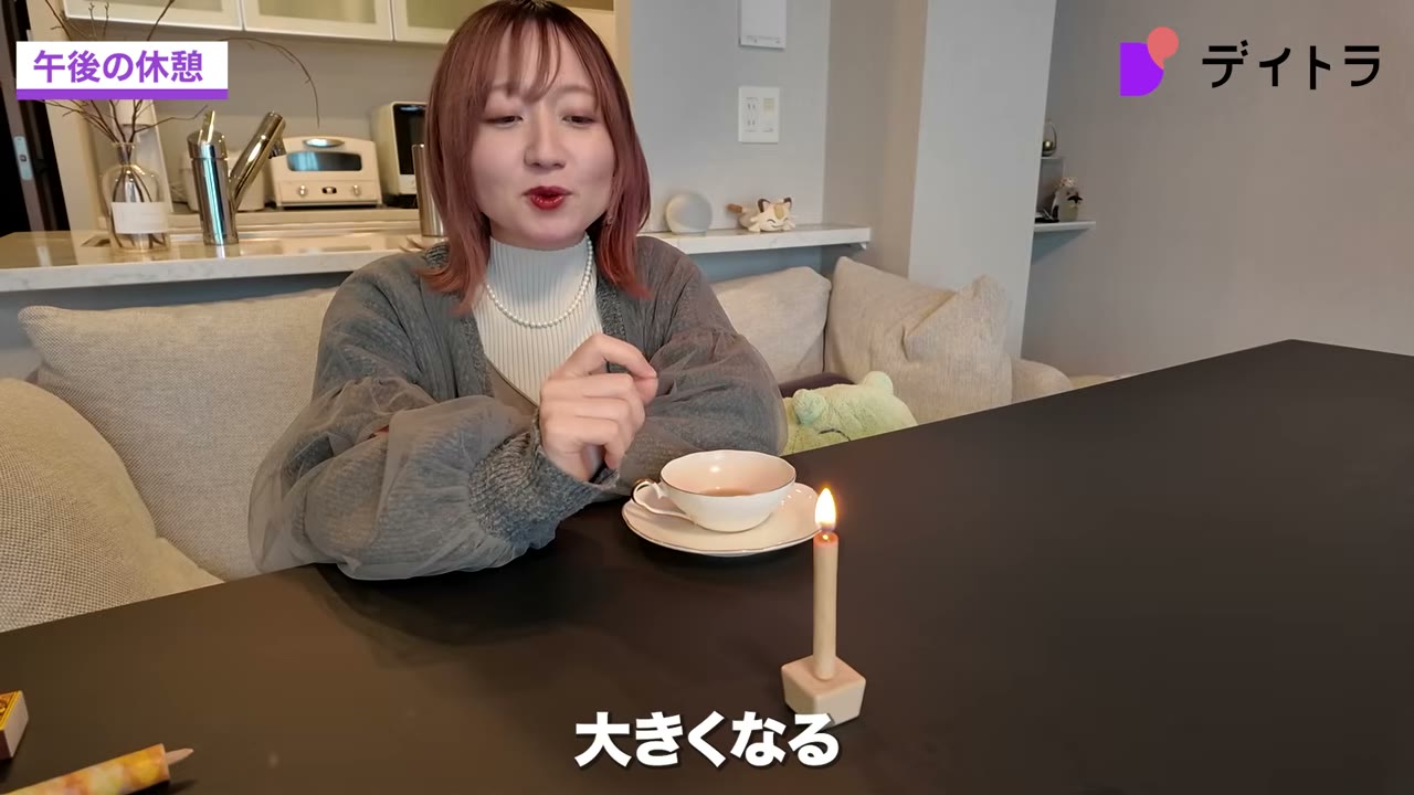 テーブルの上で灯る手作りキャンドル