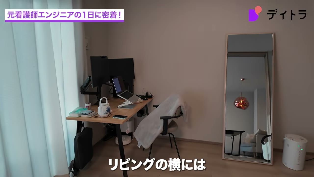リビング横に設けられた在宅エンジニアの仕事部屋とデスク環境