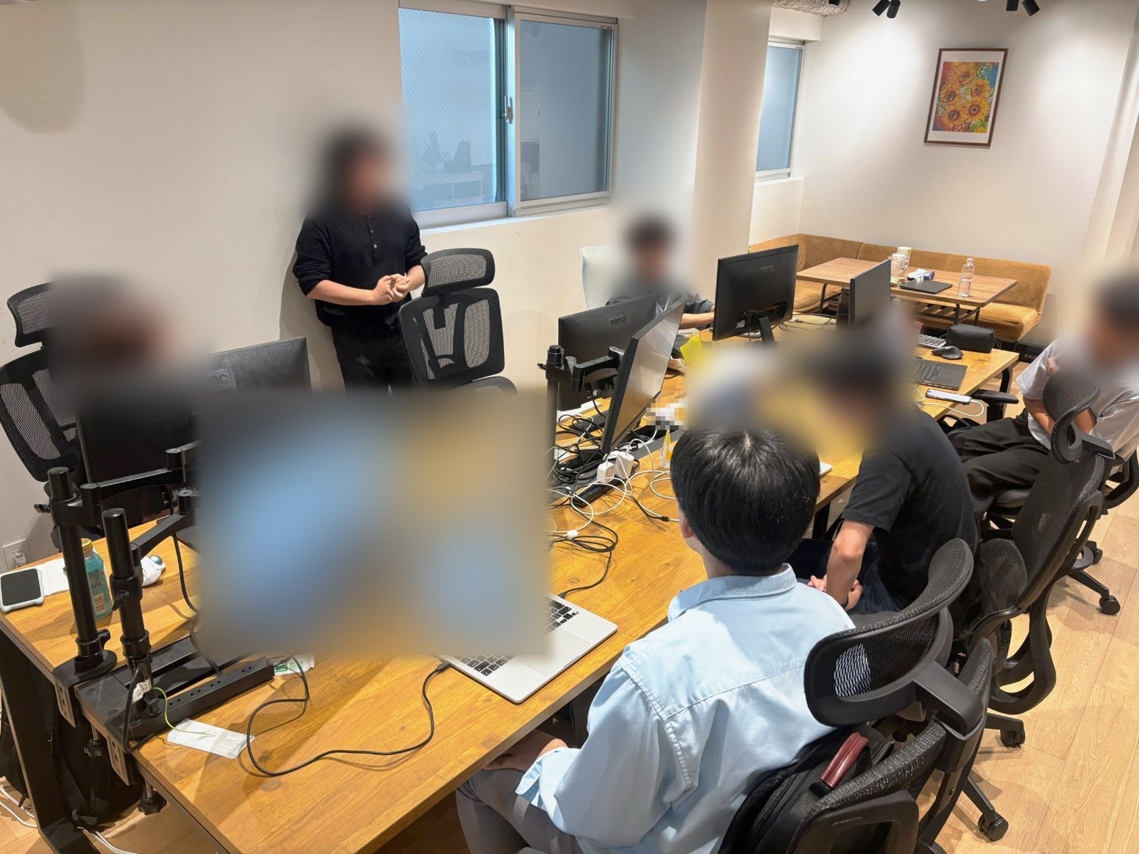 第3回AIオフライン作業会 - 池袋のデイトラオフィスで作業する参加者の様子